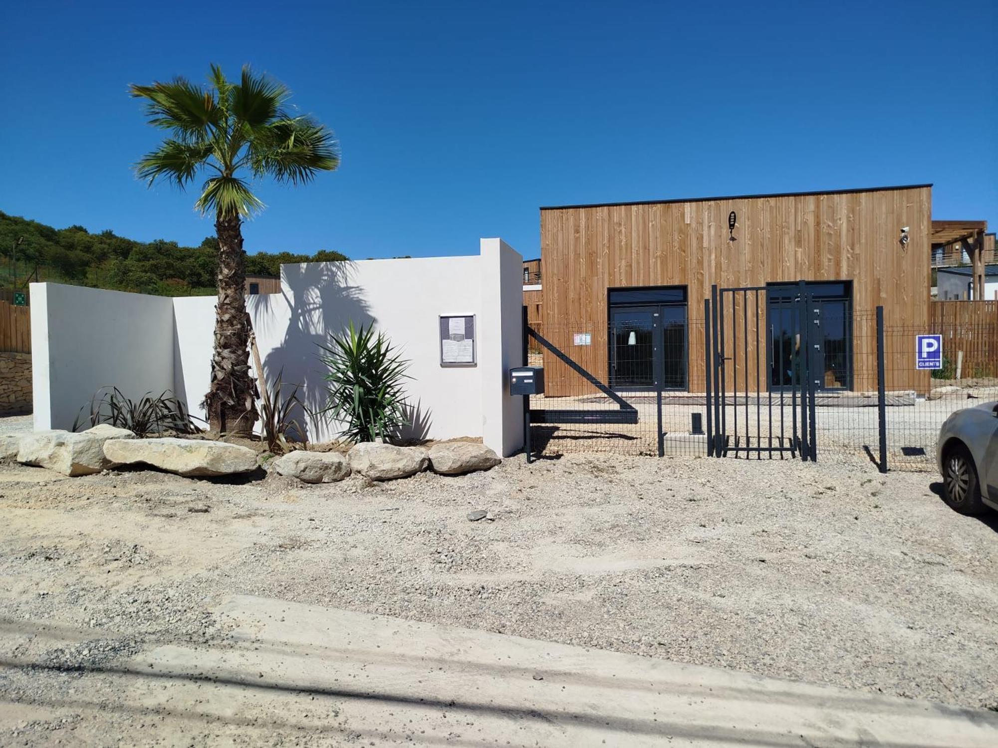 Camping Les Lodges Du Lagon Calvisson Eksteriør billede