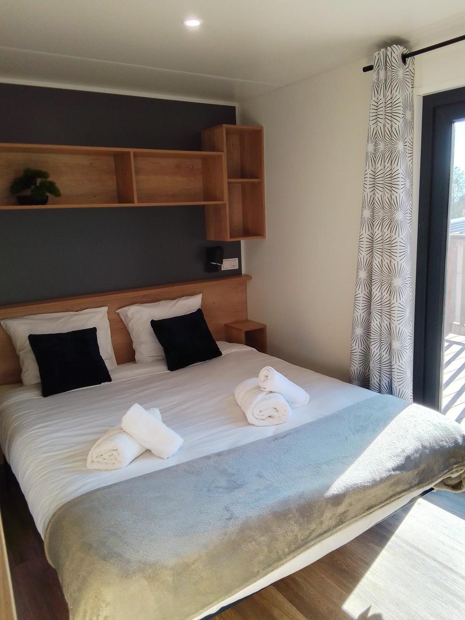 Camping Les Lodges Du Lagon Calvisson Eksteriør billede