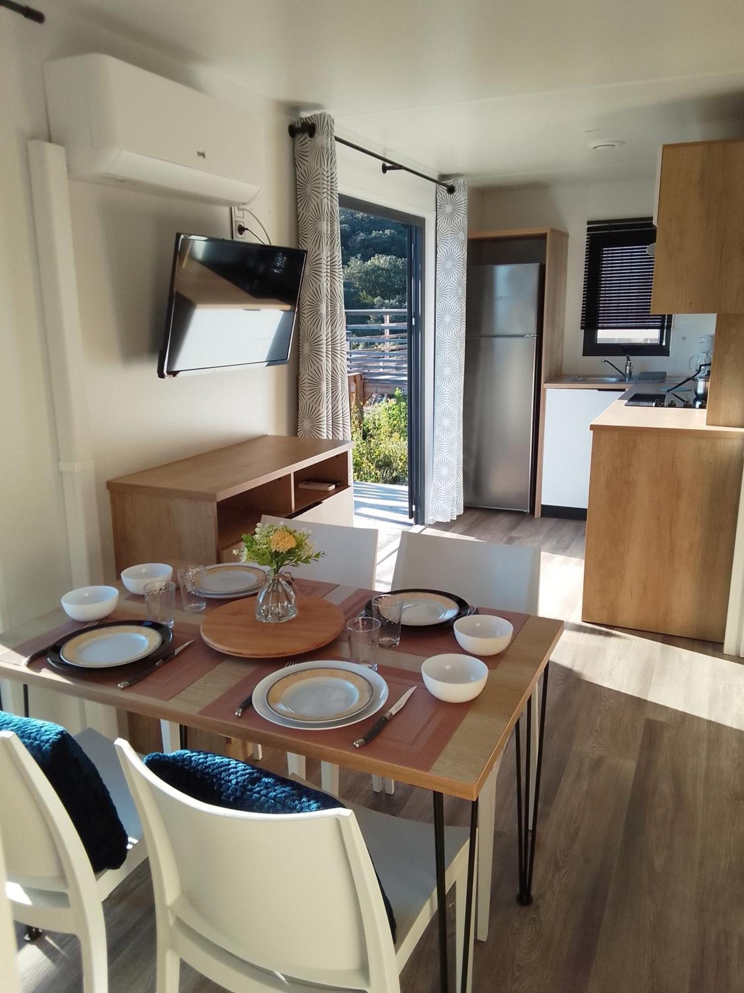 Camping Les Lodges Du Lagon Calvisson Eksteriør billede